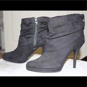 Jennifer Lopez heeled boots size 8